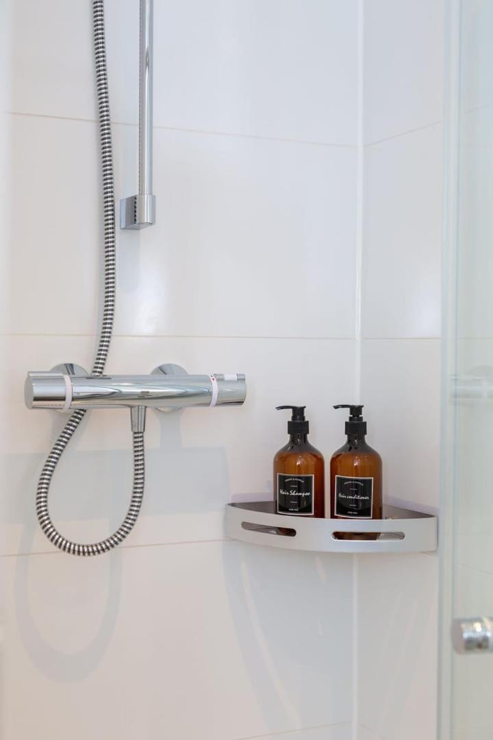 Stylish Apartment W/ Private Garden - Dog Friendly Newport  Zewnętrze zdjęcie