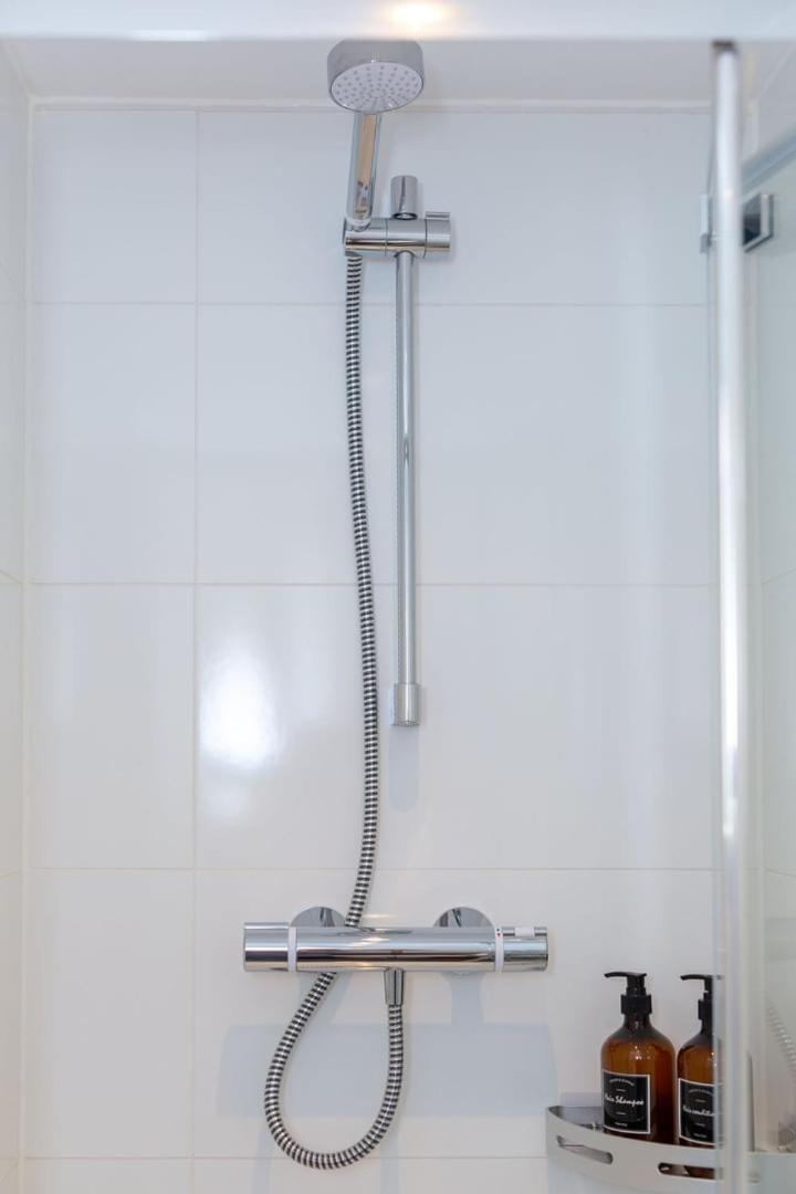 Stylish Apartment W/ Private Garden - Dog Friendly Newport  Zewnętrze zdjęcie