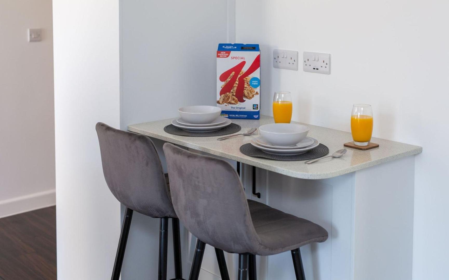 Stylish Apartment W/ Private Garden - Dog Friendly Newport  Zewnętrze zdjęcie