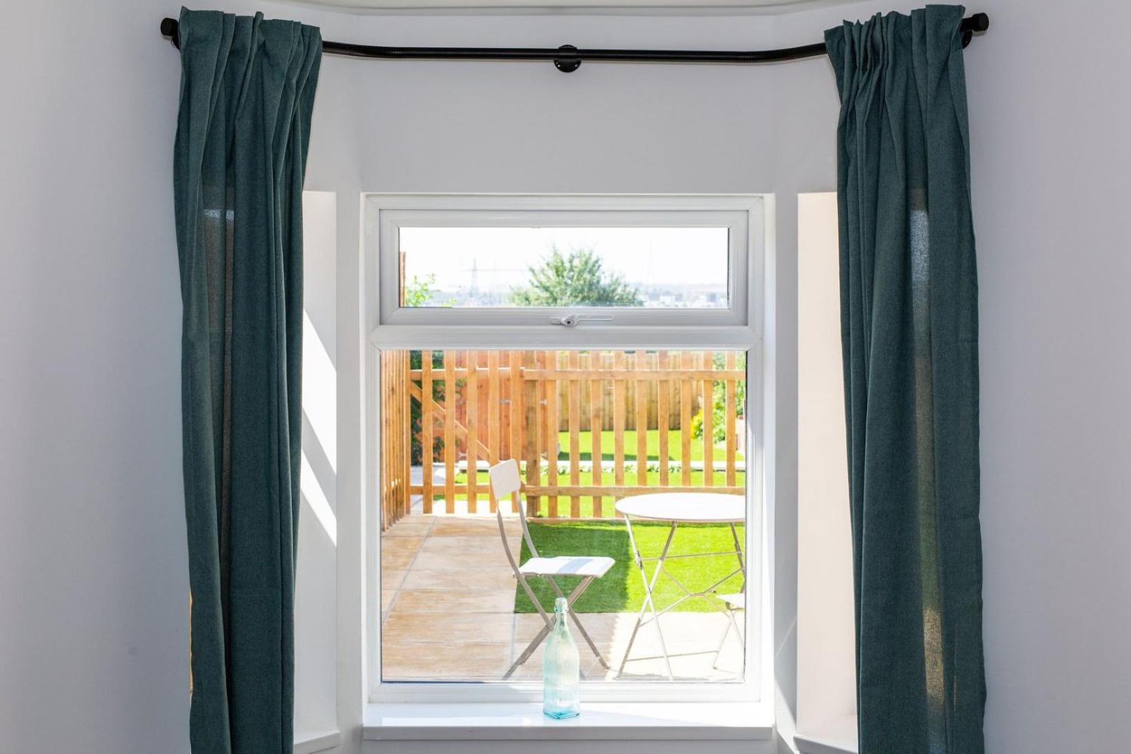 Stylish Apartment W/ Private Garden - Dog Friendly Newport  Zewnętrze zdjęcie