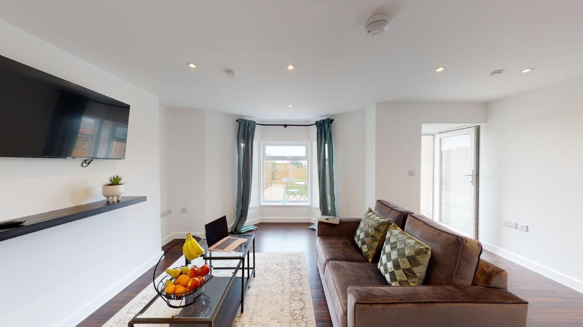 Stylish Apartment W/ Private Garden - Dog Friendly Newport  Zewnętrze zdjęcie