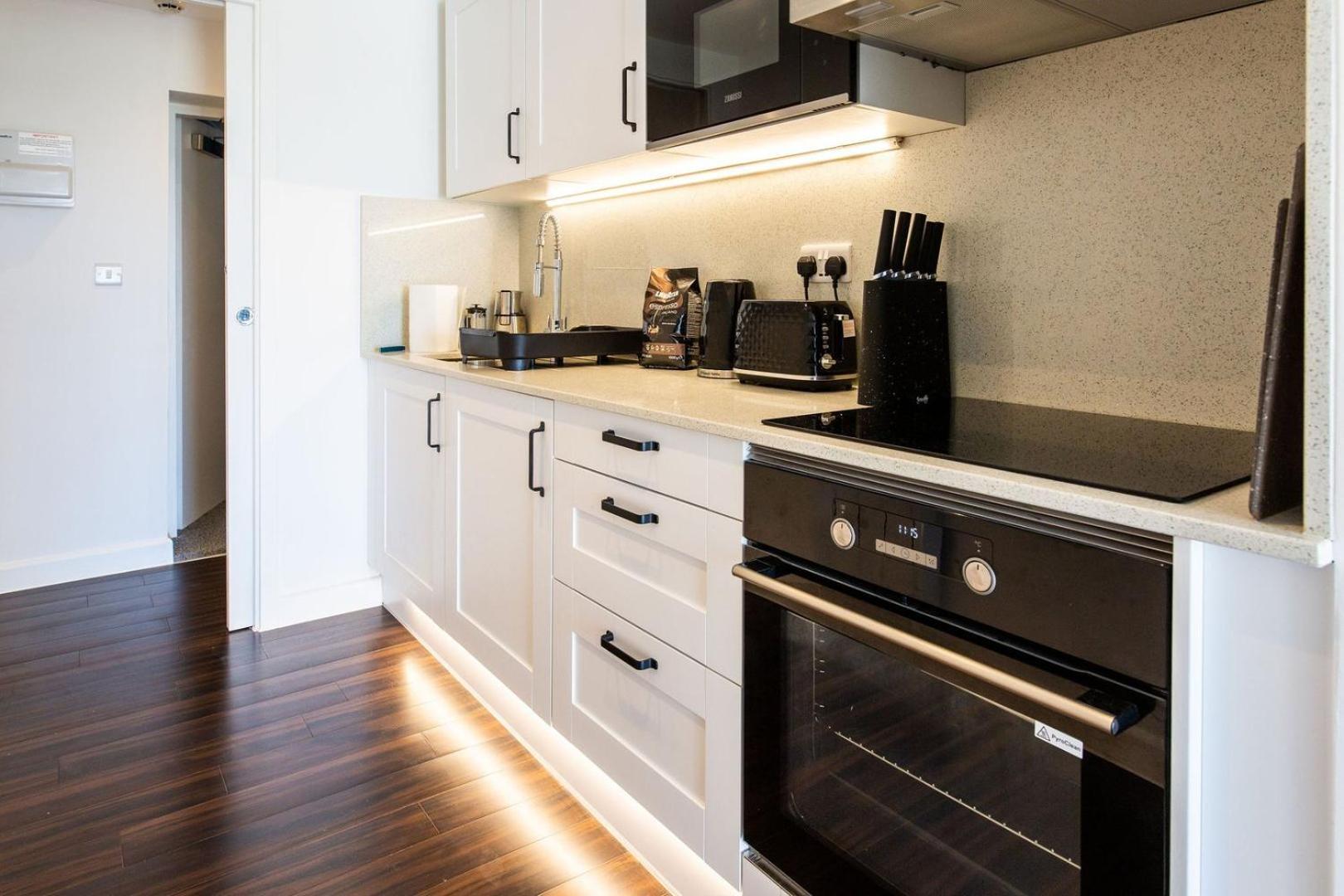 Stylish Apartment W/ Private Garden - Dog Friendly Newport  Zewnętrze zdjęcie