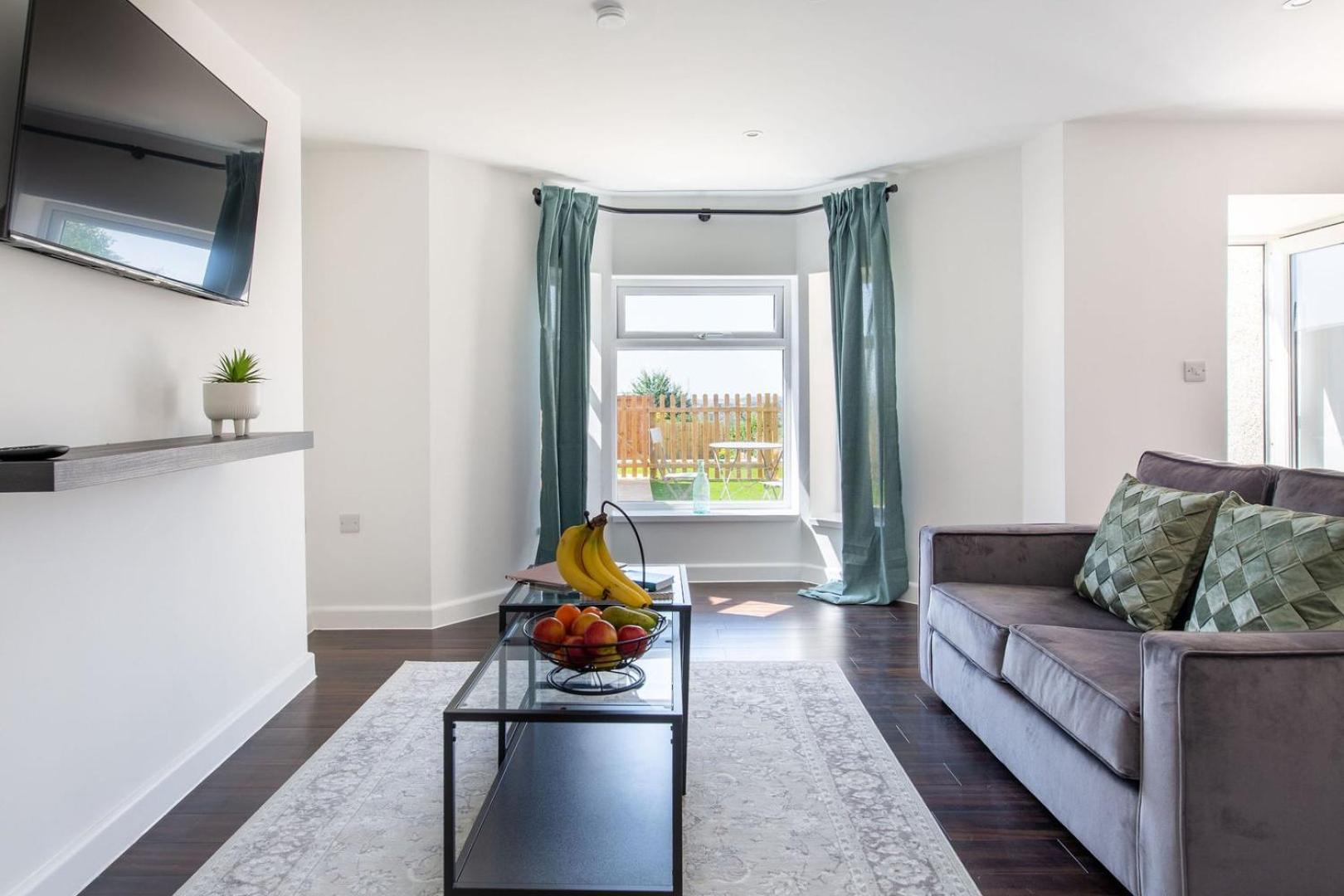 Stylish Apartment W/ Private Garden - Dog Friendly Newport  Zewnętrze zdjęcie